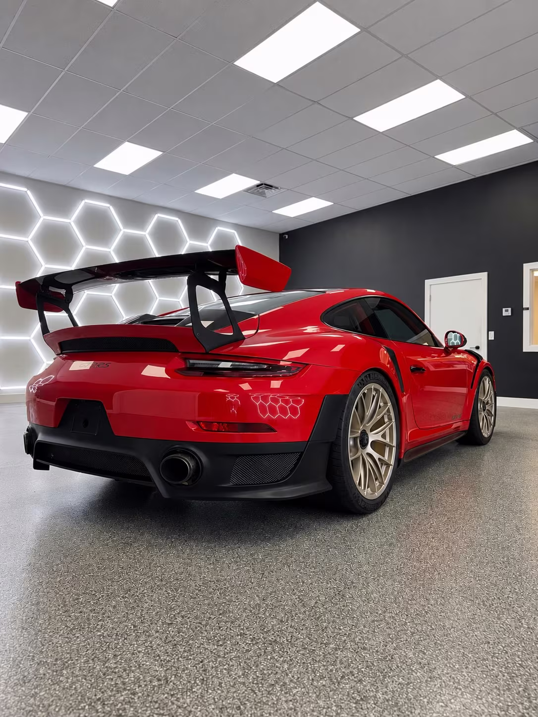 Porsche 911 GT2 RS, rear
